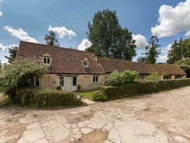 8 bedroom Cottage for rent in Tetbury