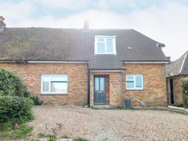 3 bedroom Cottage for rent in Royal Wootton Bassett