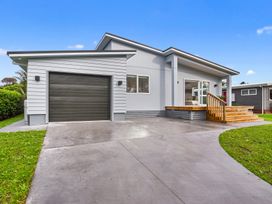 Our Happy Place - Waihi Beach Holiday Home -  - 1136230 - thumbnail photo 3