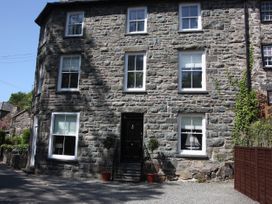 5 bedroom Cottage for rent in Harlech