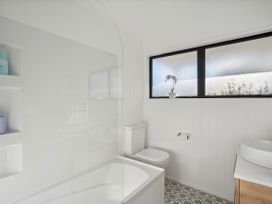 Frankton Favourite - Queenstown Holiday Home -  - 1138025 - thumbnail photo 15