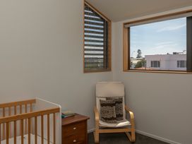 Twin Peaks Beach House - New Plymouth Holiday Home -  - 1138089 - thumbnail photo 11