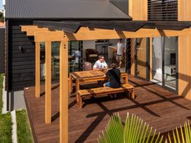 Twin Peaks Beach House - New Plymouth Holiday Home -  - 1138089 - thumbnail photo 7