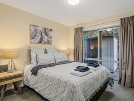 Scenic Peaks - Queenstown Holiday Apartment -  - 1138153 - thumbnail photo 8