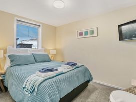 Scenic Peaks - Queenstown Holiday Apartment -  - 1138153 - thumbnail photo 9