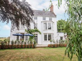 5 bedroom Cottage for rent in Eye