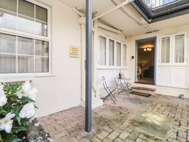 1 bedroom Cottage for rent in Torquay