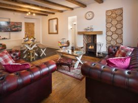 4 bedroom Cottage for rent in Staveley