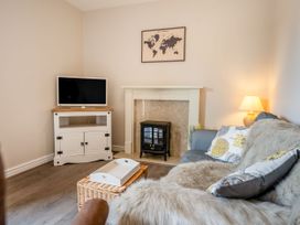 1 bedroom Cottage for rent in Richmond