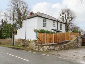 4 bedroom Cottage for rent in Holywell
