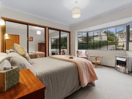 Central Comforts - Mount Eden Holiday Home -  - 1142845 - thumbnail photo 10