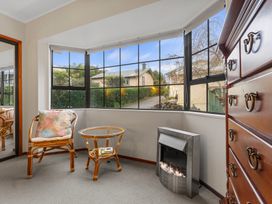 Central Comforts - Mount Eden Holiday Home -  - 1142845 - thumbnail photo 12