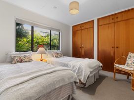 Central Comforts - Mount Eden Holiday Home -  - 1142845 - thumbnail photo 13