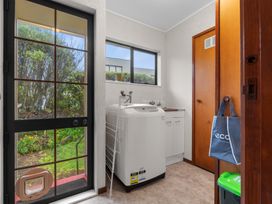 Central Comforts - Mount Eden Holiday Home -  - 1142845 - thumbnail photo 18