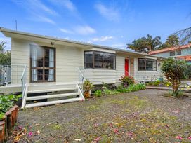 Central Comforts - Mount Eden Holiday Home -  - 1142845 - thumbnail photo 21