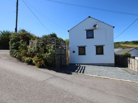 3 bedroom Cottage for rent in Coverack