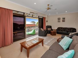 Seaside on Stratford - Cable Bay Holiday Home -  - 1144085 - thumbnail photo 18