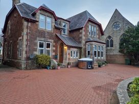 7 bedroom Cottage for rent in Largs