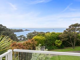 Sun-drenched Bach - Leigh Holiday Home -  - 1145934 - thumbnail photo 2