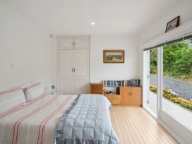 Sun-drenched Bach - Leigh Holiday Home -  - 1145934 - thumbnail photo 11