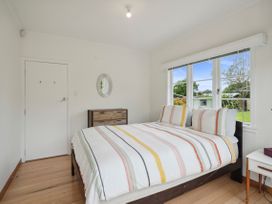 Sun-drenched Bach - Leigh Holiday Home -  - 1145934 - thumbnail photo 13