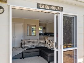 Lakeside Leisure - Lake Rotomā Holiday Home -  - 1147491 - thumbnail photo 2