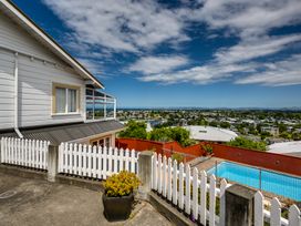 Relax At Poolside - Napier Holiday Home -  - 1148189 - thumbnail photo 2