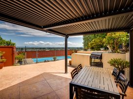 Relax At Poolside - Napier Holiday Home -  - 1148189 - thumbnail photo 5