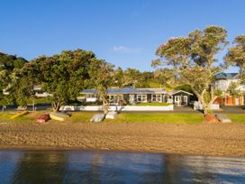 The Boathouse Russell Waterfront Home -  - 1148977 - thumbnail photo 1