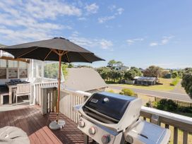 Sunsets and Surf - Whangapoua Holiday Home -  - 1149063 - thumbnail photo 7