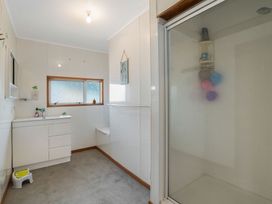 Barefoot Breeze - Waihi Beach Holiday Home -  - 1149191 - thumbnail photo 33