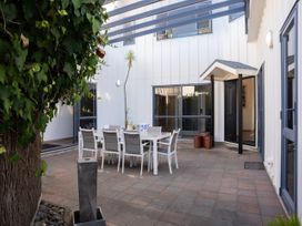 An outdoor area with a dining table and chairs at Omaha Beach House - Omaha