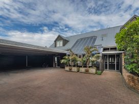 Relax at Redoubt - Auckland Holiday Home -  - 1152953 - thumbnail photo 12