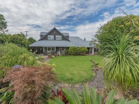 Relax at Redoubt - Auckland Holiday Home -  - 1152953 - thumbnail photo 1