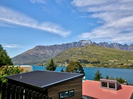 Cherie's View 1 - Queenstown Holiday Home -  - 1153352 - thumbnail photo 9