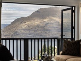 Alpine Luxe - Queenstown Holiday Home -  - 1154025 - thumbnail photo 5