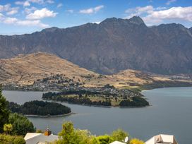 Alpine Luxe - Queenstown Holiday Home -  - 1154025 - thumbnail photo 4