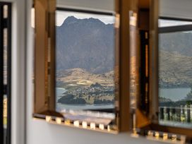 Alpine Luxe - Queenstown Holiday Home -  - 1154025 - thumbnail photo 8