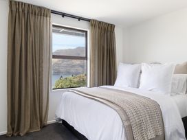 Alpine Luxe - Queenstown Holiday Home -  - 1154025 - thumbnail photo 18