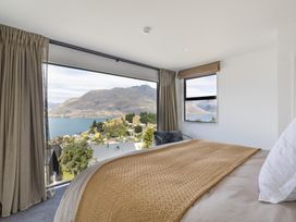 Alpine Luxe - Queenstown Holiday Home -  - 1154025 - thumbnail photo 14