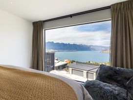 Alpine Luxe - Queenstown Holiday Home -  - 1154025 - thumbnail photo 15