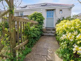 1 bedroom Cottage for rent in Truro