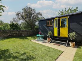 1 bedroom Cottage for rent in Binstead