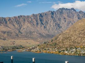 Views On The Top - Queenstown Holiday Home -  - 1155881 - thumbnail photo 14