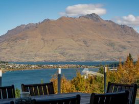 Views On The Top - Queenstown Holiday Home -  - 1155881 - thumbnail photo 19