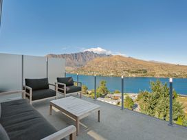 Views On The Top - Queenstown Holiday Home -  - 1155881 - thumbnail photo 1