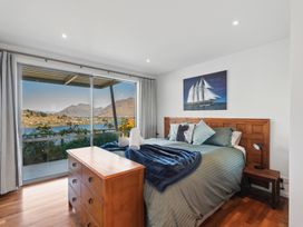 Views On The Top - Queenstown Holiday Home -  - 1155881 - thumbnail photo 9