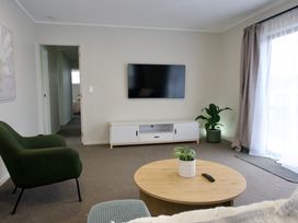Chill Out South - Auckland Holiday Home -  - 1156105 - thumbnail photo 2