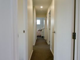 Chill Out South - Auckland Holiday Home -  - 1156105 - thumbnail photo 7
