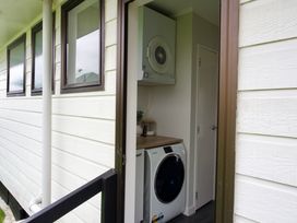 Chill Out South - Auckland Holiday Home -  - 1156105 - thumbnail photo 16